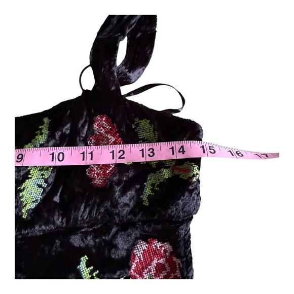 Urban Outfitters Kimchi Blue Jana Velvet Embroidered Top Romantic Streetwear S - Picture 11 of 12